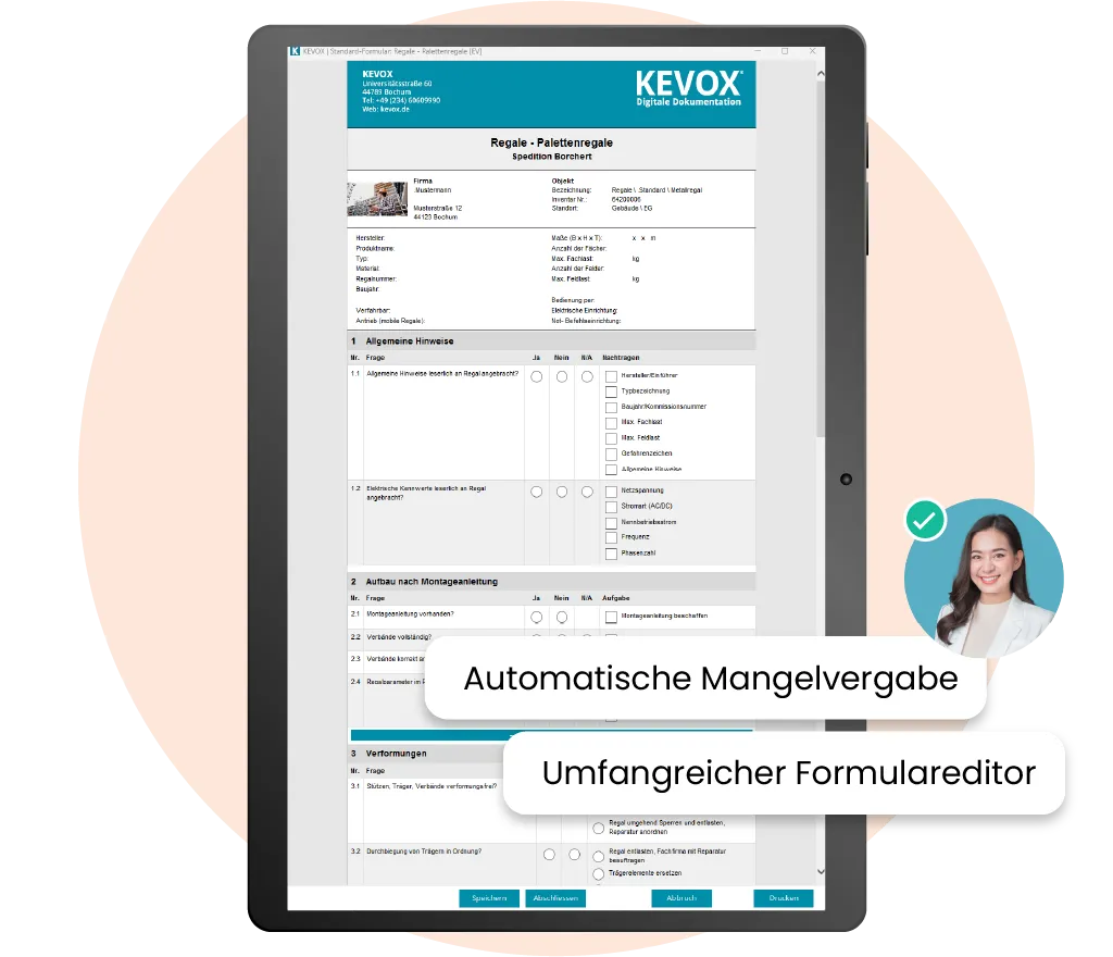 Digitale Software für Regalprüfung mit automatischer Mangelvergabe und einem umfangreichen Formulareditor auf einem Tablet dargestellt.