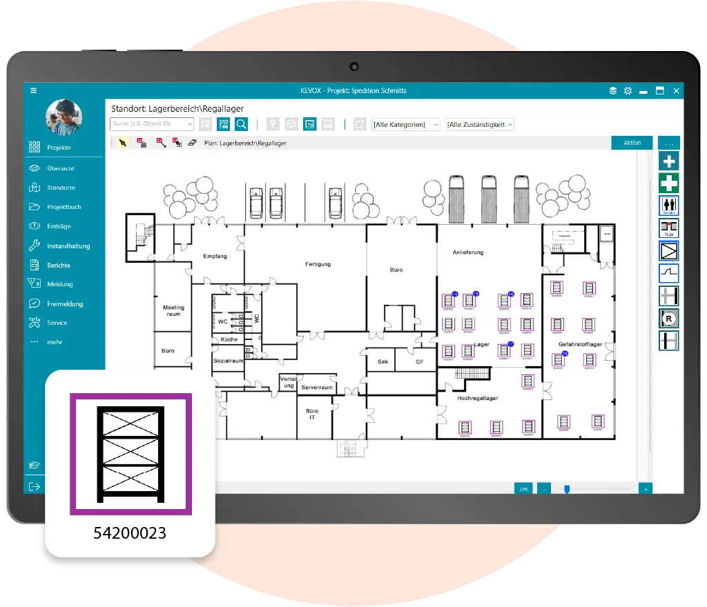 Darstellung einer Software für Regalprüfung mit interaktivem Gebäudeplan und hervorgehobenen Lagerbereichen.