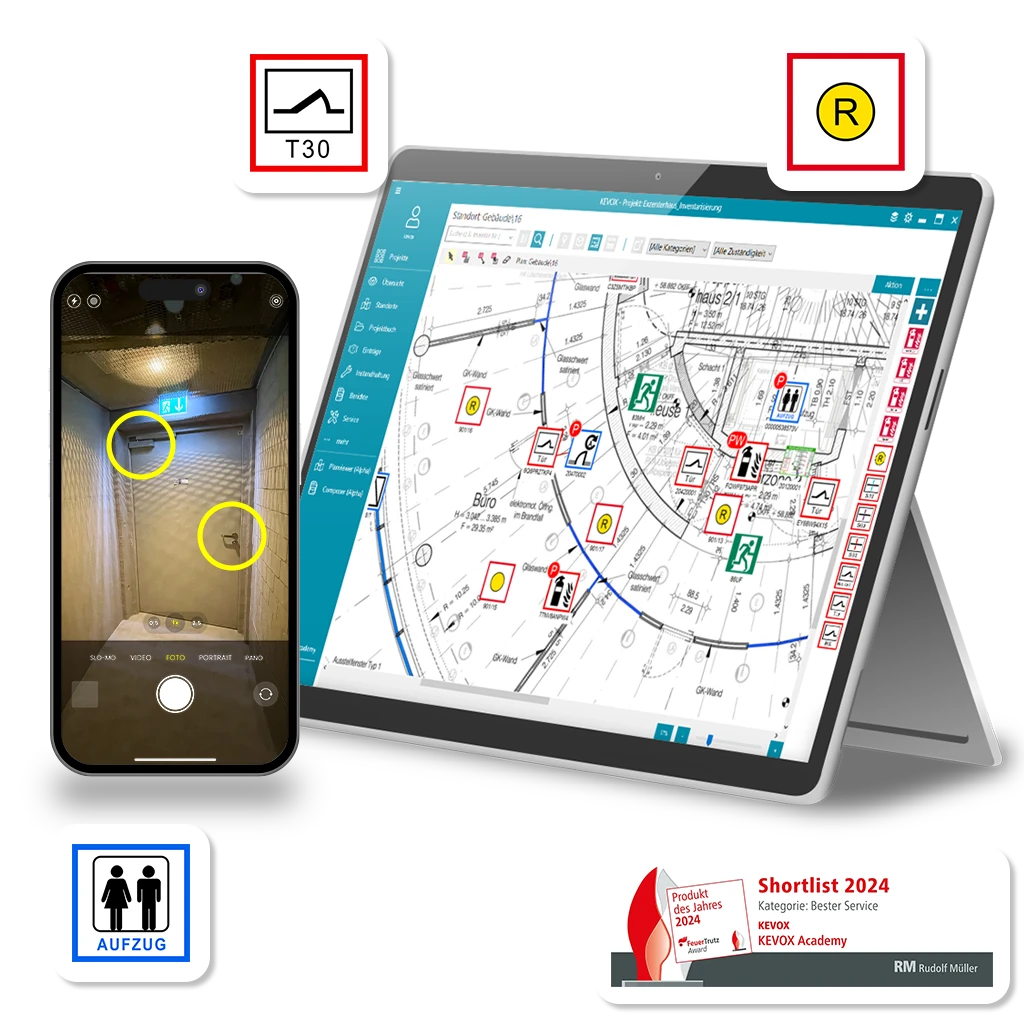 Software für digitale Brandschutzdokumentation: Tablet mit Gebäudeplan und Sicherheitskennzeichnungen sowie Smartphone mit Foto eines Aufzugs, inkl. Brandschutzsymbole T30, R und Aufzugsschild.